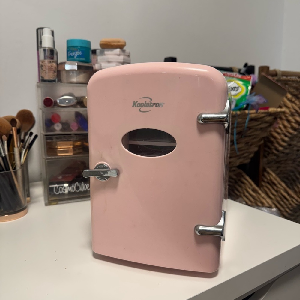 Cosmetics fridge